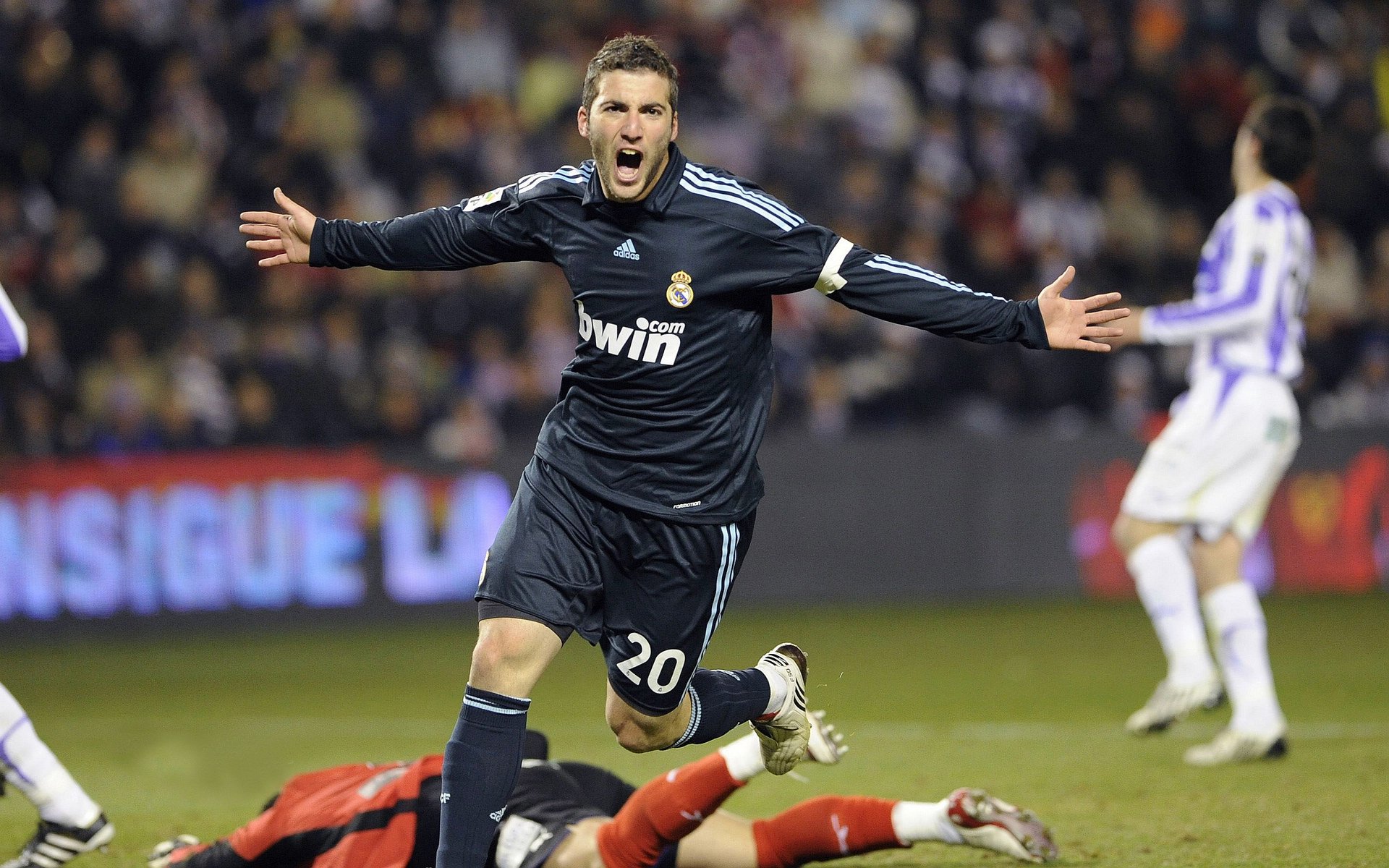 武磊赛后谦逊发言登热搜,川崎前锋血战拜仁慕尼黑引发热议